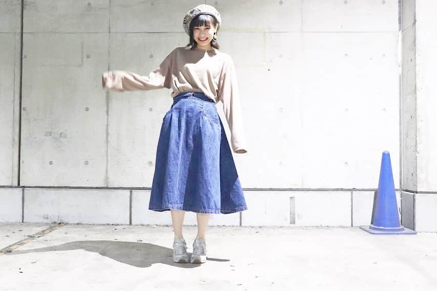 豊永阿紀さんのインスタグラム写真 - (豊永阿紀Instagram)「#きょうのおようふく  秋服が好きです。 GUのTシャツかわいい。 スカートはもらいもの。(多分パパのお姉ちゃんのおさがり)(たぶん)(ちがうかも) ベレーは好きな雑貨屋さんで買いました。」9月22日 22時26分 - aki_t_official
