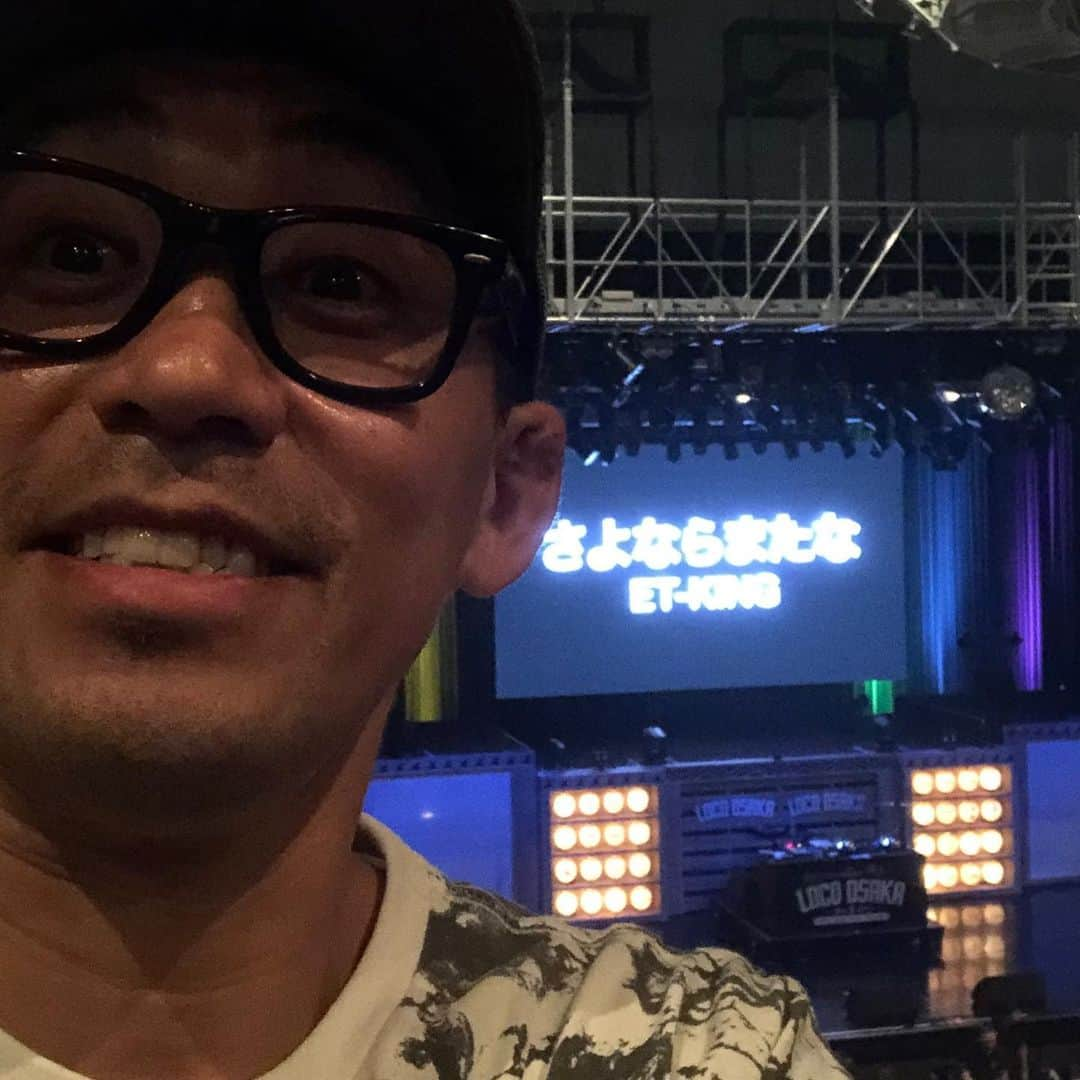 石田靖さんのインスタグラム写真 - (石田靖Instagram)「ET-KING結成20周年記念祭 『LOCO OSAKA 2019』へ ET-KINGから最高のGIFTいただきました🙏🙏🙏 心揺さぶられるメンバーが次々と 繰り出す魂こもった曲の数々に 興奮、涙、笑い、大感激❗️ ♫ホンマにありがとう〜♫ #etking #結成20周年記念祭 #locoosaka #なんばhatch  #et20 #journey  #来年も是非お願いします #一期一笑  #石田靖」9月22日 22時36分 - yasulog