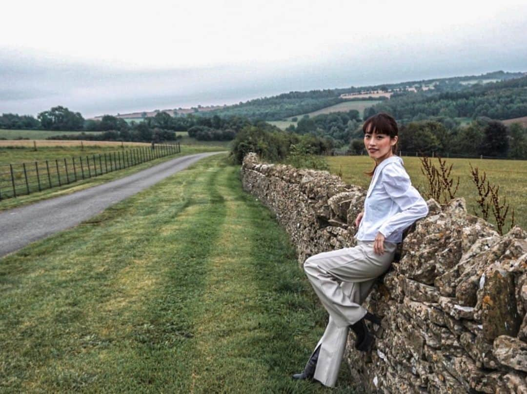 松林裕香さんのインスタグラム写真 - (松林裕香Instagram)「ナウントンという村。﻿ とにかくのどか🍃 空気が綺麗すぎるんです！﻿ ﻿ ✔︎ Naunton / Cotswolds﻿ ﻿ #Naunton#コッツウォルズ#Cotswolds#イギリス#イングランド#英国#村#genic_mag#ファッション#yukajourneyy#旅行#trip#japanese」9月22日 22時38分 - yukapiano_