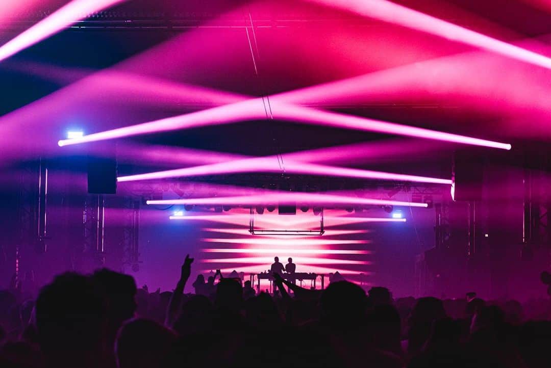 Disclosureさんのインスタグラム写真 - (DisclosureInstagram)「WOOOOW! Warehouse Project back with a serious BANG! Felt so good to be back at our favourite rave in the U.K. especially at the incredible new venue! Huge thanks to all involved with building the show and to the ravers of Manchester 🔥♥️ @whp_mcr #welcometothedepot #warehouseproject 📸 - @anthonymooney」9月22日 22時44分 - disclosure