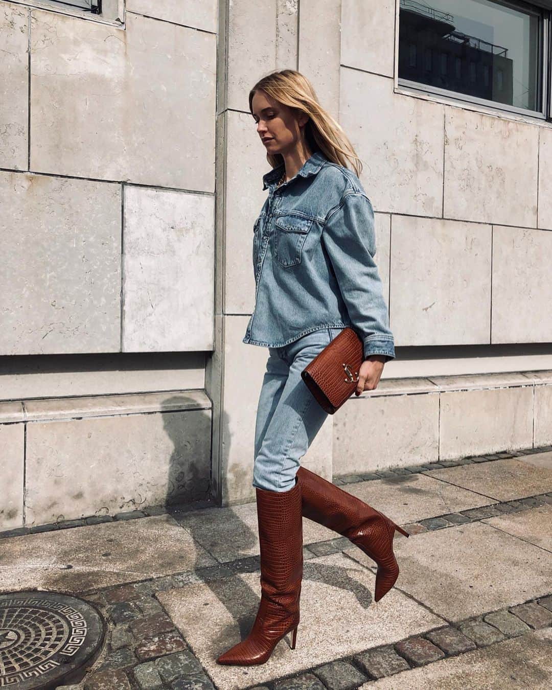 ペニーレ・タイスベックのインスタグラム：「Fall Essentials 🍁🍂 @jimmychoo #jccollection」