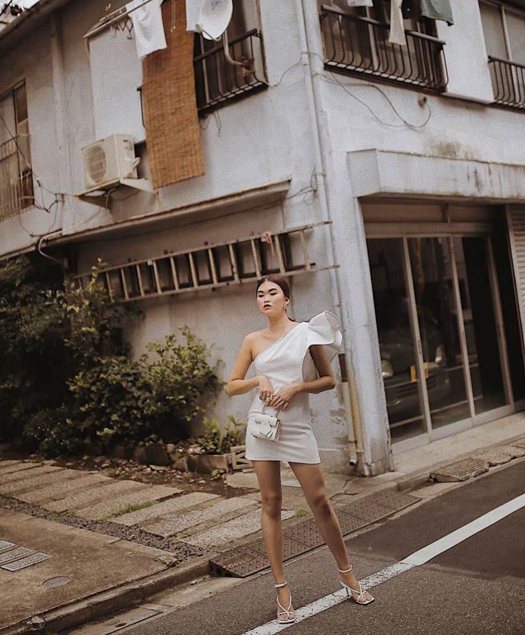 SELF PORTRAITさんのインスタグラム写真 - (SELF PORTRAITInstagram)「@meowiie Babe! I bet you get lot of attentions walking down the street of Tokyo wearing this dress?! She wore IVORY INE SHOULDER RUFFLE DRESS Link in story」9月22日 22時45分 - mrselfportrait