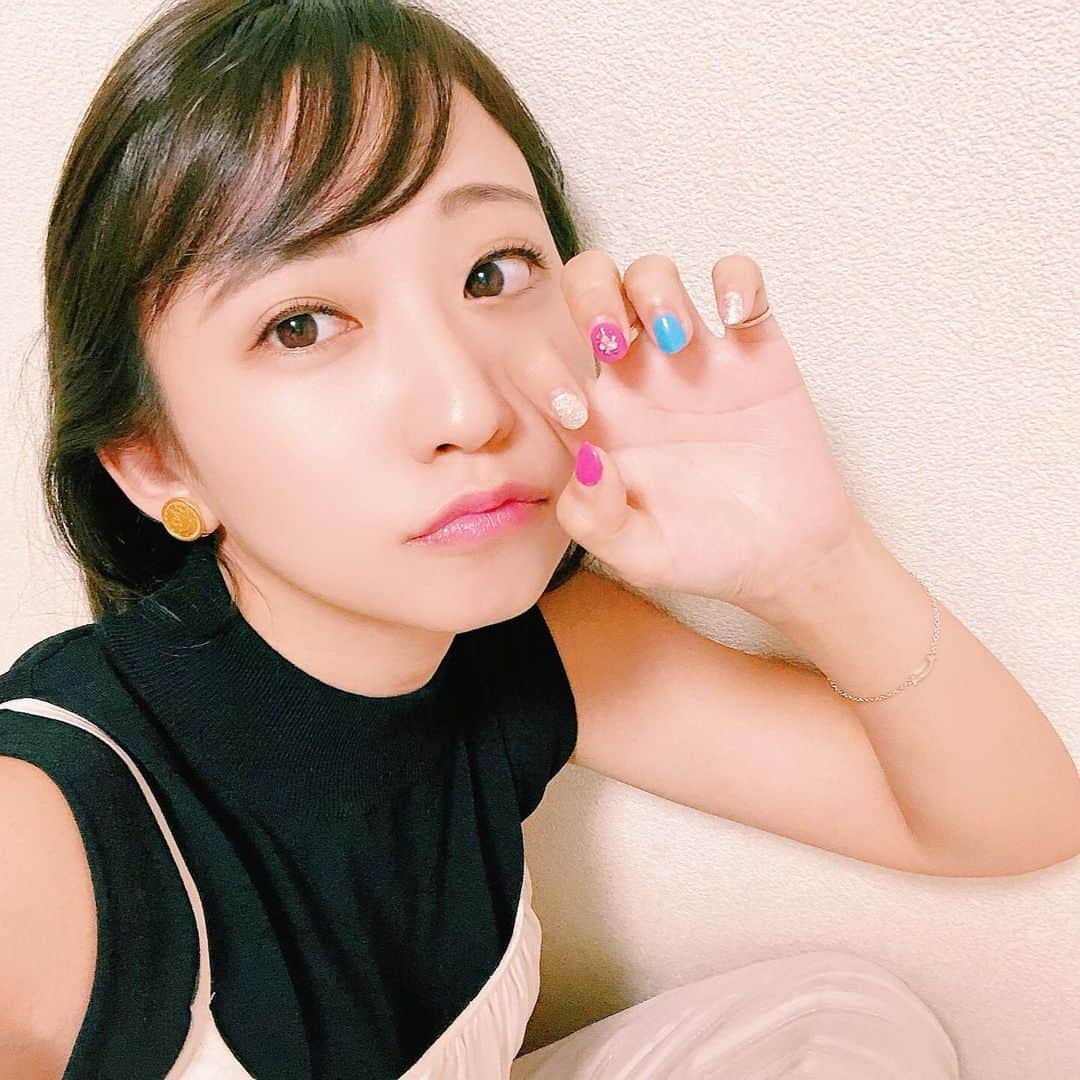 住吉史衣さんのインスタグラム写真 - (住吉史衣Instagram)「. . . 💅💕✨ 何年ぶりかしら🤔ふだん仕事でネイルできないからお旅行仕様でちょい派手目♪ @terra.official さん♡ 急遽だったのに手足同時でしてくれて、店員さんとても親切で、仕上がりも最高でした！ありがとうございます☺️🙏 . . #ネイル #ジェルネイル  #久しぶり の#ネイルアート  #派手ネイル #シルバー ×#青みピンク ×#青  #新宿 #新宿三丁目 #terra #💅 #女子力 なのか？w  #爪弱い から長期は出来ない😣 #ピンキーリング は#オーダーメイド #925  最近自分で作ってもらった#お守り ✨ #silver #pink #blue #nail #nailart . .」9月22日 22時46分 - fumie_0426