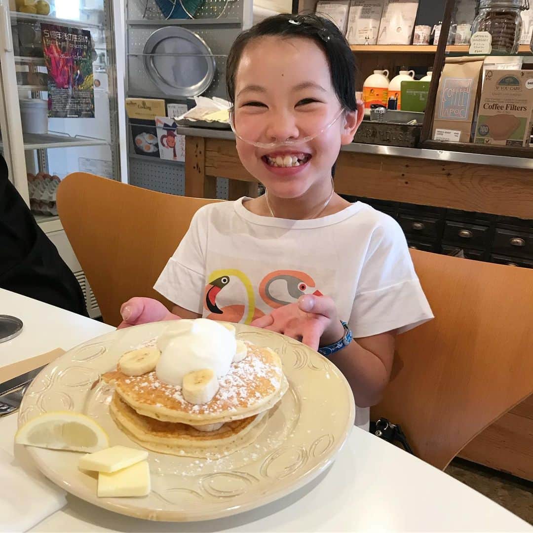 yukiさんのインスタグラム写真 - (yukiInstagram)「#apoc #世界一のパンケーキ #しょっぱいのと甘いののハーモニー #母娘デート #主婦さぼり #milka おはようございます。  最近お休みの日は、 "美味しいものを食べに行こう" として 積極的に出かけています😆  こちら、2週続けて行ったAPOCは 個人的には、世界一のパンケーキ屋さんで なんといっても、スパイスをかけるという 斬新な食べ方に、ハマったわたし。  ほんのり甘いのと、スパイスのピリ辛と バターのちょいしょっぱいのの なんとも言えないハーモニーは 毎週通いたいくらいです←前のめり🐷」9月23日 8時13分 - milkayuki