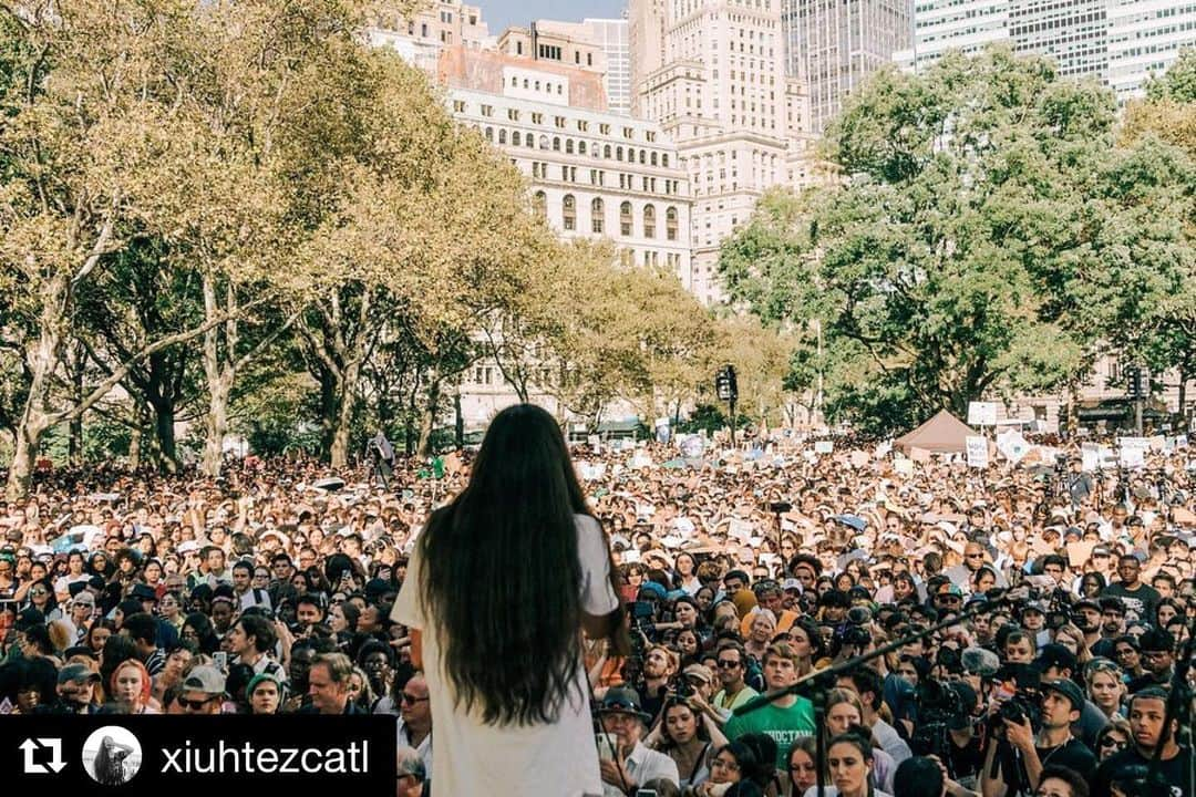 シェイリーン・ウッドリーさんのインスタグラム写真 - (シェイリーン・ウッドリーInstagram)「in awe and amazed by every single one of you who took the streets this weekend to show how much we all CARE AND LOVE one another and our beautiful mama earth. . . . my brother @xiuhtezcatl has been at the forefront of this movement for years and years and years ... we’re all in this together, but my heart has a soft spot tonight for witnessing all the hard work he and his family/team have put into the effort. X, i know there are millions of us out there doing it...but you homie have INSPIRED many of us and led the way, and this picture leaves me in a puddle of tears. you were doing this when there was no one in the crowd. and now, there are immeasurable amounts. thank you, for using your heart, art, passion, and humility...and for always reminding everyone that love comes first. we do this out of, because of, and for ... LOVE. you are a legend in my eyes.  and anyone out there who doesn’t know who @xiuhtezcatl is, now is your opportunity to do your homework, follow him, and stand with him. leaders like him come once in a lifetime .  he’s not even 20, and he’s stood in front of more politicians, lawyers, governments, and CEO’s than any of us have in our entire lives.  his wisdom surpasses any knowledge we all could hope to acquire, and his spirit holds more love and beauty than we could hope to create with our hands. (also, he makes dopeeeee sounds) . . REPOST @xiuhtezcatl : . . .  This is a celebration  If love is resistance, resisting is in our nature We’ll show up by the MILLIONS People of every nation  We’ll summit the highest mountains to prove to them we can make it. . Thank you to every single one of you who made this happen. We are shaping history, together. Yesterday was just the beginning. Download the EarthTracks app & tap into @generation.now for the next steps in this new wave. Tiahui! . 📷 @josue_foto .  #generationNOW」9月23日 8時19分 - shailenewoodley