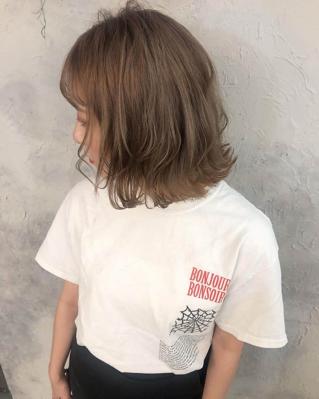 武原 大知 ヘアアレンジのインスタグラム：「#シルクベージュ . . #ヘアアレンジ#ヘアセット#hair#hairset#hairarrange#hairstyle#ヘアアレンジ簡単#札幌美容室#アドミオカラー#ファッション#札幌#ヘアアレンジやり方#ヘアアレンジ解説#簡単ヘアアレンジ#ウェディング#데일리룩#스타일링#일본#헤어스타일#发型#サロンモデル#撮影#結婚式アレンジ#locari#ロカリヘアアレンジ」