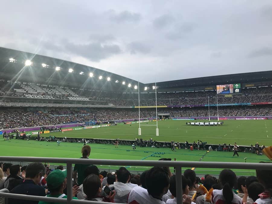 長澤彩子のインスタグラム：「本当に日本で #rwc2019  が開幕したんだなって。  言葉、文化、宗教、人種。 ラグビーを通して違いを乗り越え、相手を尊敬し思いやる。  最高にpeacefulな空間。 もう感動しちゃうよね。」