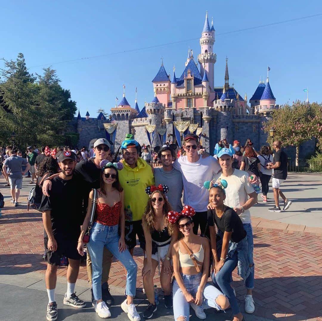 コナー・ドワイヤーのインスタグラム：「Happiest place on earth @disneyland」