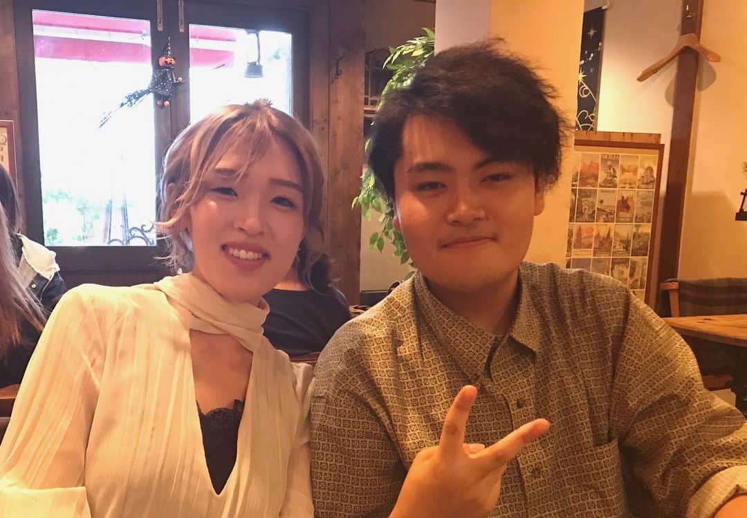 有坂美香さんのインスタグラム写真 - (有坂美香Instagram)「本日9/23祝日㊗️ #メーザーハウスボーカル発表会 が #zircotokyo にて開催です！ #有坂クラス は 17:00のオープニング！若きエネルギーの祭典🍇 です。私は普段春の発表会しか出ないのですが、一緒に歌いたいと言ってくれた生徒達にオリジナル書き下ろしたら出ますよ、って言ったところ本当に書いてきてくれたので❣️私も頭の1曲出演します^_^  バンドも #dezolve の #友田ジュン #おがやしんご #藤原慎太郎 #井上拓哉 と若手気鋭揃いです！めまぐるしい成長を遂げた二年生、たのしみ！今までにないほど 落ち着いた雰囲気の一年生、とっても楽しみです！  そして卒業生達が最終リハに遊びに来てくれて嬉しい中、その中のカップルがステキな報告をしてくれました。 なんと、入籍&ご懐妊💕マリー、リュウヤ、改めておめでとう🎉㊗️」9月23日 9時05分 - mikaarisaka