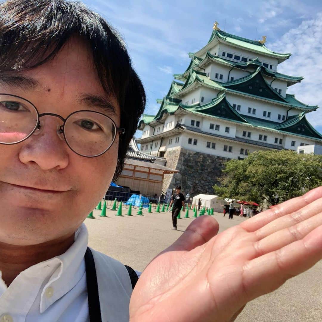のインスタグラム：「はじめての名古屋城。ブラボーでした。  #名古屋城 #お城 #名古屋 #観光 #名古屋観光 #名古屋城天守閣 #天守閣 #castle #japan #小石田純一 #お笑い芸人 #ものまね芸人 #ピン芸人 #芸人」