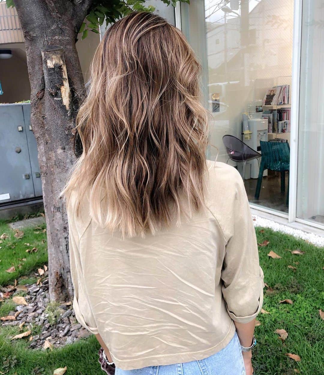 神能裕貴のインスタグラム：「【超リアル海外ヘアー/ バレイヤージュ 】 日本の女性に、もっとリアルでハイクオリティーな海外ヘアーを提供したい。 #SHIMA#ハイライト#バレイライト#バレイヤージュ#海外ヘアー#リアル海外ヘアー」