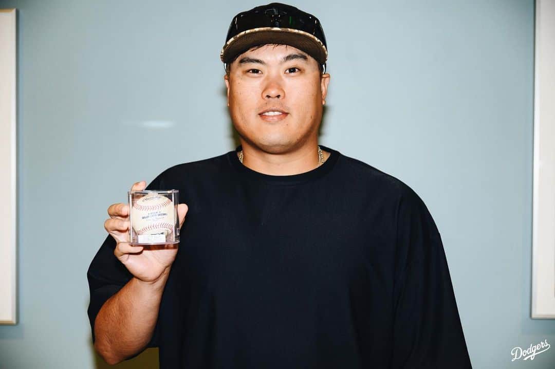 Los Angeles Dodgersさんのインスタグラム写真 - (Los Angeles DodgersInstagram)「Where were you and what were you doing when @hyunjinryu325 hit his first career homer?」9月23日 9時37分 - dodgers