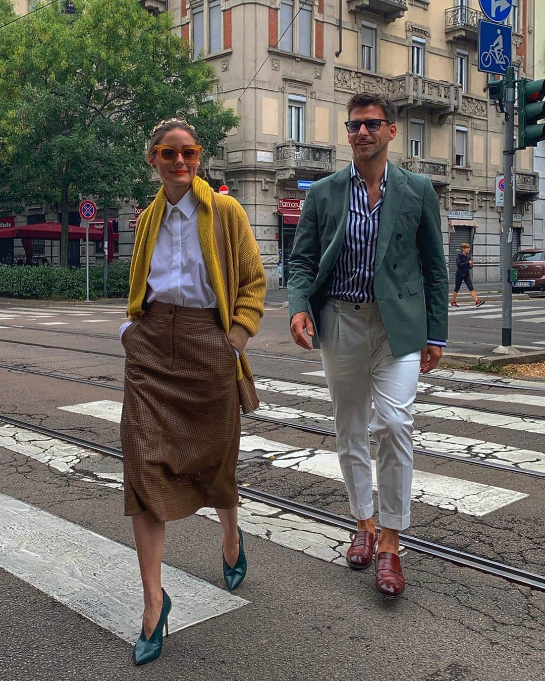 オリヴィア・パレルモさんのインスタグラム写真 - (オリヴィア・パレルモInstagram)「Fashion crossing in Milan with @johanneshuebl 🚦」9月23日 9時34分 - oliviapalermo