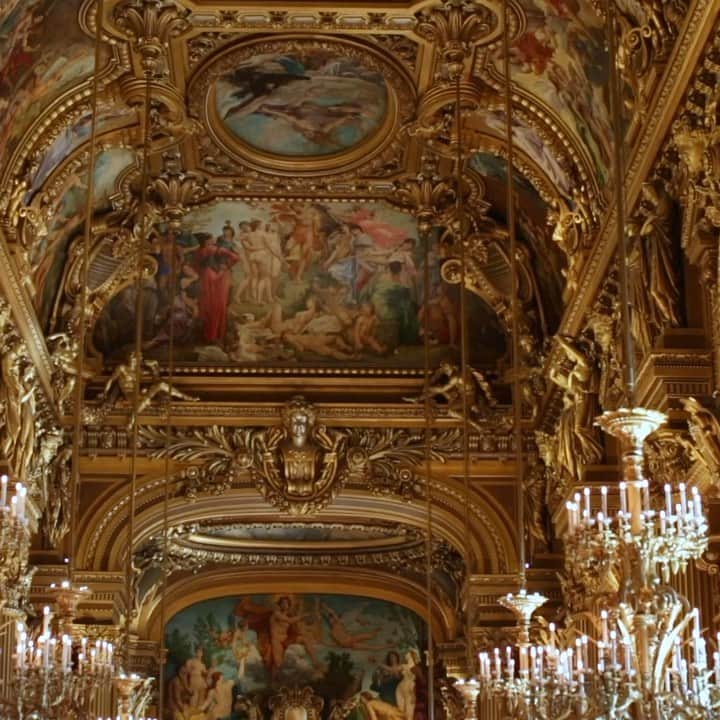 のインスタグラム：「In this latest series of 3.55, the CHANEL podcast, Virginie Mouzat receives emblematic figures from the worlds of music and contemporary dance at the @OperadeParis to exchange about the process of creation. #CHANELandDance #CHANEL @BalletOperadeParis #GO1920 #VirginieMouzat #HiroshiSugimoto @pretty_yende_official #PrettyYende @GermainLouvet #GermainLouvet @leobaulac #LeonoreBaulac」