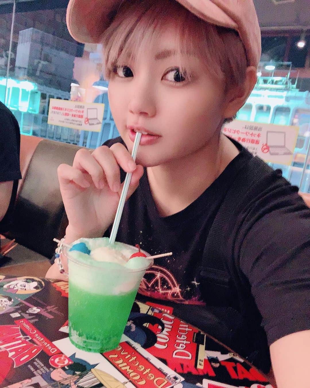 のインスタグラム：「#バットマン80周年 #コラボメニュー #ハーレイクイン &#ジョーカー #クリームソーダ 美味しかった！！！！ #batman80 #batmanday #batmanday2019  #dccomics #DC #DCコミックス  #アメコミ #instafood #コラボカフェ #shibuyamens109 #shibuya109 #MAGNET7」