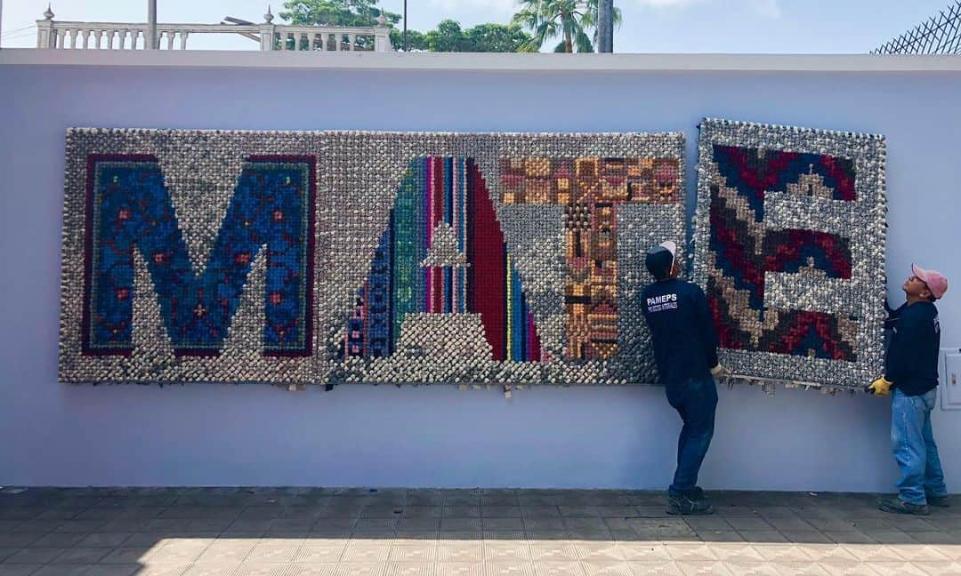 マリオ・テスティーノさんのインスタグラム写真 - (マリオ・テスティーノInstagram)「When I opened @MuseoMATE in Lima, I wanted visitors to experience Peruvian artists from the moment they arrived at the museum. I decided to ask different artists to create the MATE letters every six months, and it became our most photographed section in the museum. It is great how a logo sometimes needs to be the same, as repetition is recognition, but other times the element of surprise can also make a logo endlessly exciting and alluring. I am happy to see how varied the artists’ interpretations have been so far, and hope there are many more to come! - Cuando abrí el Museo MATE en Lima, quería que los visitantes experimentaran a los artistas peruanos del momento en que llegaban al museo. Decidí, cada seis meses, pedirle a un artista peruano diferente que creara las Letras MATE, y se convirtió en el espacio más fotografiado del museo. Es genial cómo un logotipo a veces debe ser el mismo, ya que en la repetición nace el reconocimiento, pero también el elemento sorpresa puede hacer que un logo sea infinitamente emocionante y atractivo. ¡Me encanta lo variadas que han sido las interpretaciones de los artistas hasta ahora, y sé que haya muchas más por venir! - MUSEO MATE, LIMA. - #MuseoMATE #Lima #Peru #MarioTestino」9月23日 1時05分 - mariotestino