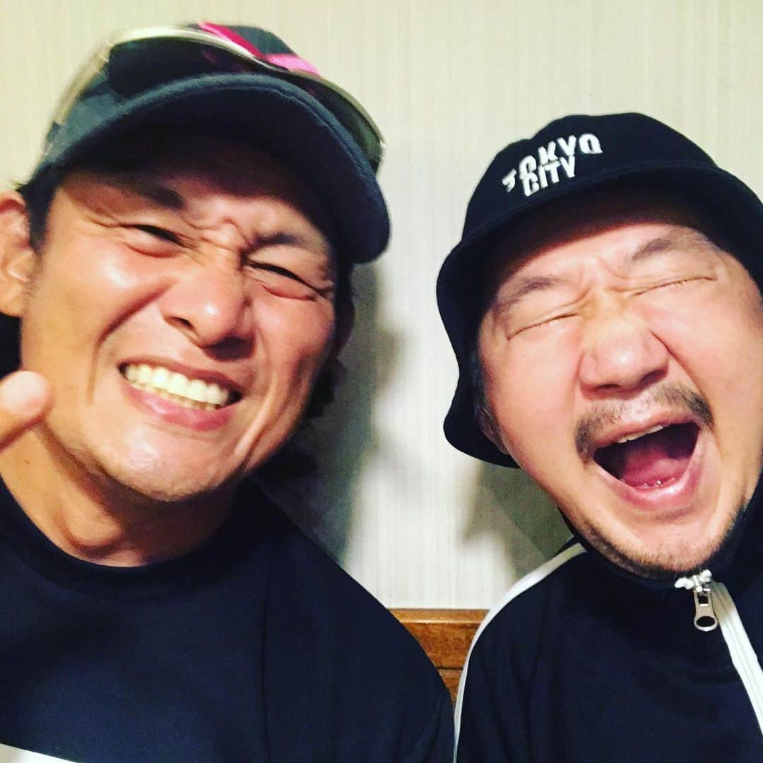 植田朝日のインスタグラム：「🔥🔥🔥﻿ ﻿ オレの中でラグビーと言えば酒井っち‼️﻿ ﻿ コラソン立ち上げメンバーで劇団コラソン初代エース。﻿ ﻿ ラグビーで日本一になり桜のジャージを着た事ある男に、のっびきならない相談なう⁉️﻿ ﻿ ワールドカップのチケットとかじゃないよ。苦笑﻿ ﻿ いったい何でしょう⁉️⁉️﻿ ﻿ #ラグビー #劇団コラソン」