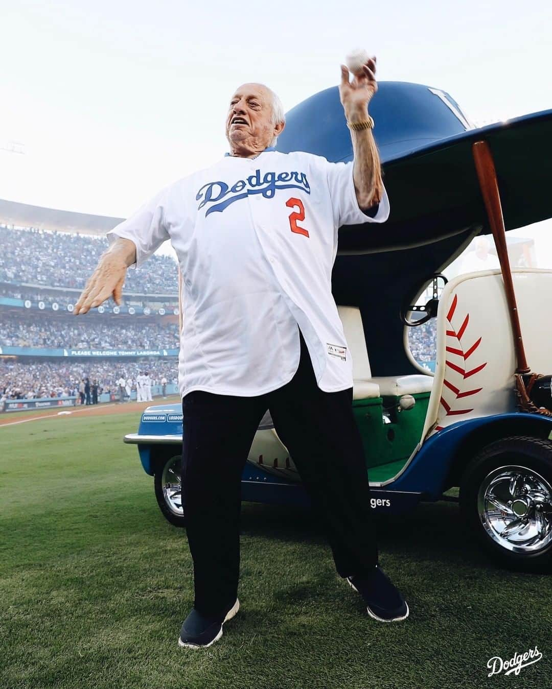 Los Angeles Dodgersさんのインスタグラム写真 - (Los Angeles DodgersInstagram)「Happy birthday, @tommylasorda2!」9月23日 1時30分 - dodgers