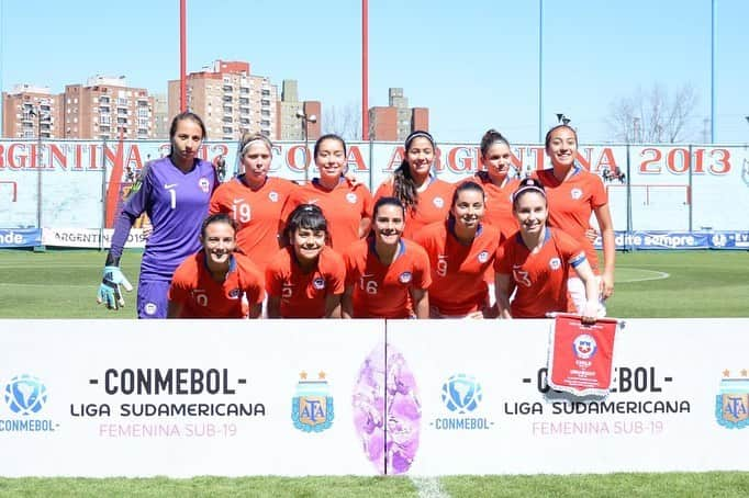 サッカーチリ代表チームさんのインスタグラム写真 - (サッカーチリ代表チームInstagram)「¡Comenzó la última fecha de la Liga Sudamericana - Zona Sur! 🇺🇾🆚🇨🇱 #VamosChile🇨🇱⚽️ #LaRojaFemenina Sub 20」9月23日 1時38分 - laroja