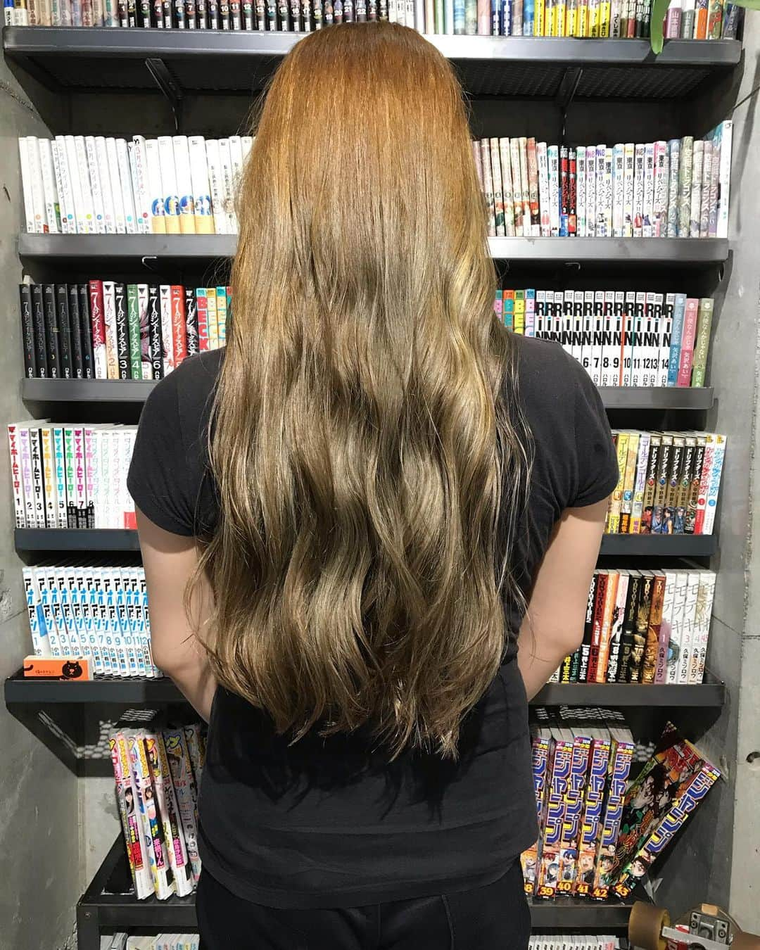 真境名ナツキさんのインスタグラム写真 - (真境名ナツキInstagram)「髪復活させてきた❤️💇‍♀️ アイドル時代思い出して前髪作ってみたよw グラデーションカラーだそうです🌈 今回も三軒茶屋のwonderでやってもらいましたよ！ #三軒茶屋 #wonder #三茶  #gradation #グラデーション #lgbt #lgbtq #transgender  最近恐ろしいほど太ったからダイエットしてるよ！ 痩せたら太るもん食べ行きましょう❤️」9月23日 1時50分 - natsuki_maji_bubutado