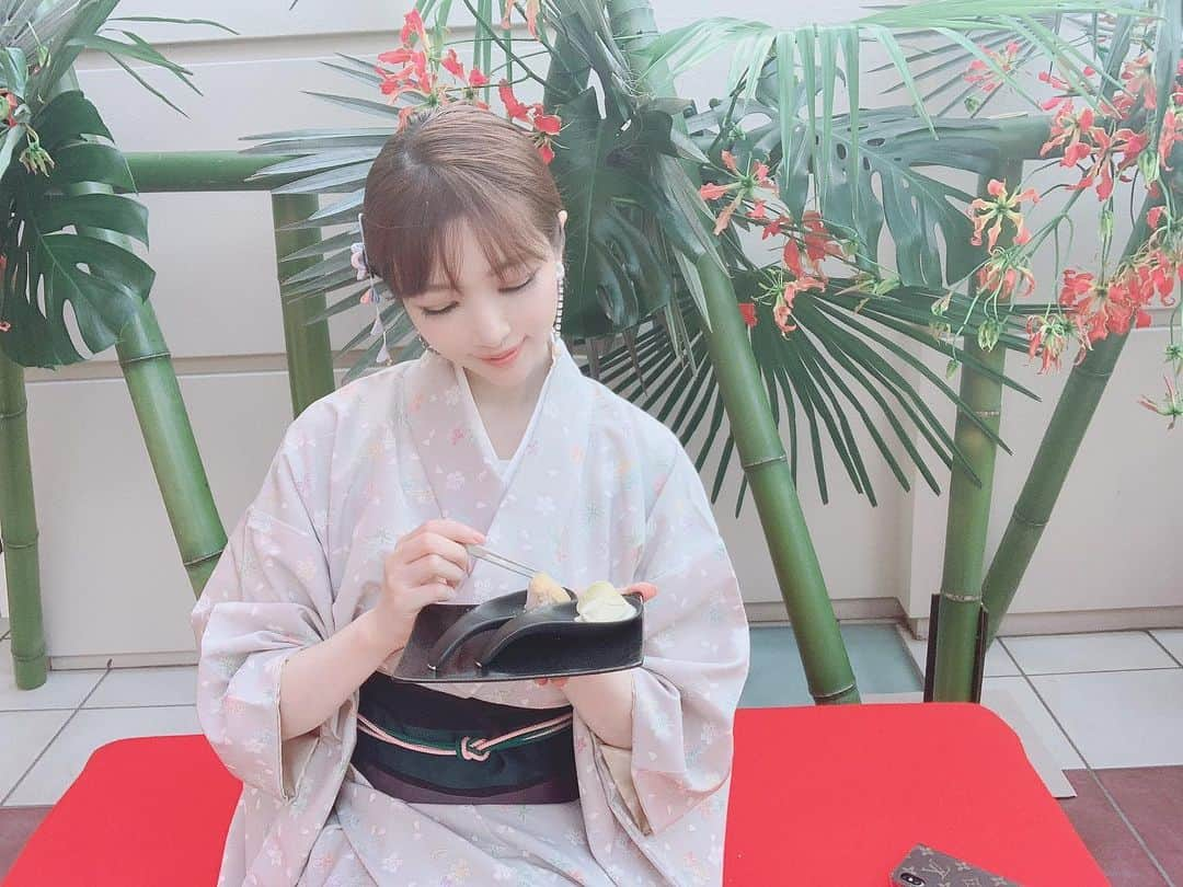 森下悠里さんのインスタグラム写真 - (森下悠里Instagram)「秋ですね🍁 - #着物 #甘味 #休憩 #kimono #ハーゲンダッツ #icecream」9月23日 2時00分 - yuurimorishita