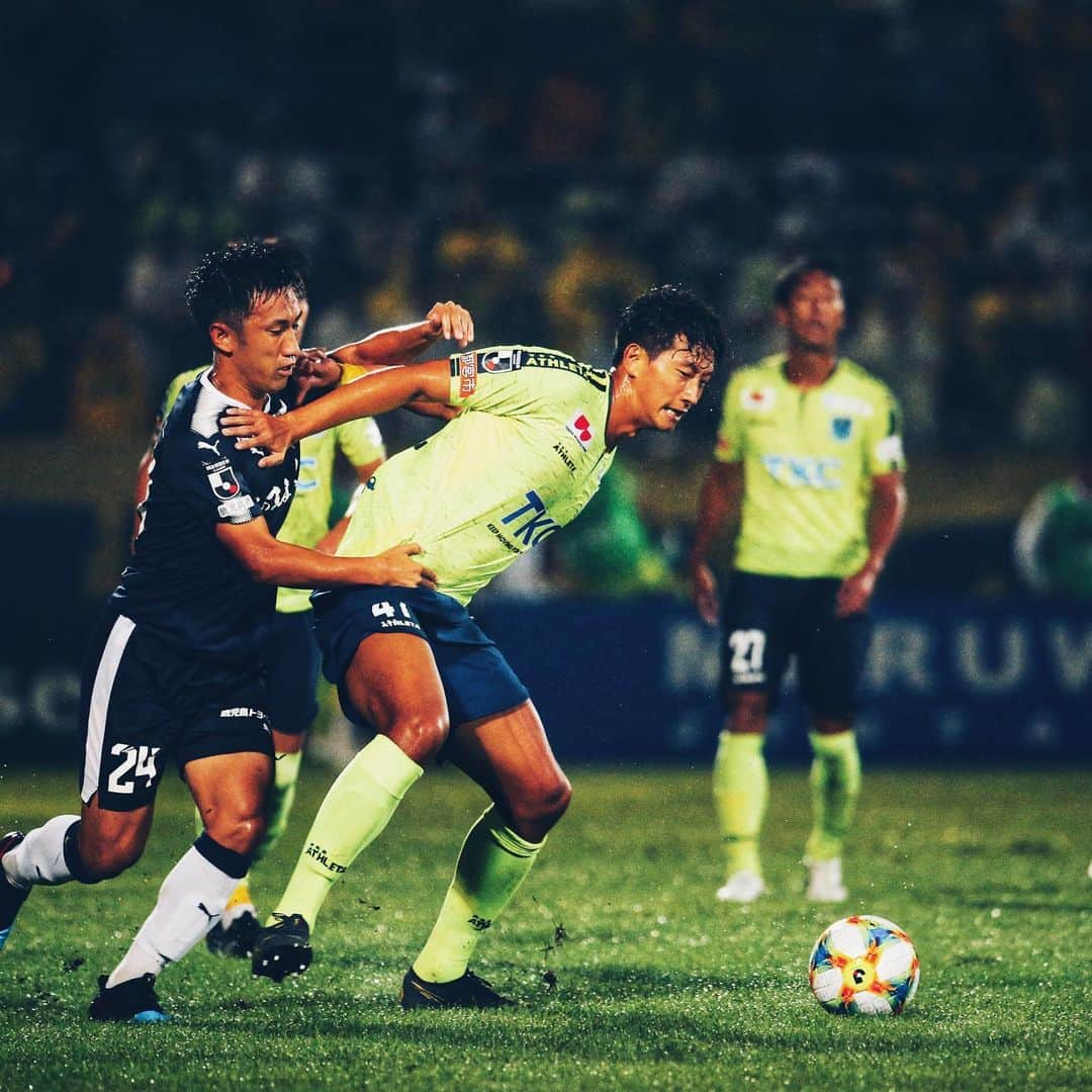 栃木SCさんのインスタグラム写真 - (栃木SCInstagram)「. 【 GAME PHOTO 📷】 . ▽HOME GAME  9/22 vs #鹿児島ユナイテッドFC ． ▽SCORE 栃木 3-1 鹿児島 . ▽SCORERS 5分 田代雅也(栃木) 14分 榊翔太(栃木) 51分 水本(鹿児島) 72分 大﨑淳矢(栃木) ． ▽STARTING LINEUP GK 50 #ユヒョン DF 27 #久富良輔 36 #乾大知 30 #田代雅也 MF 37 #浜下瑛 5 #ヘニキ 25 #ユウリ 45 #瀬川和樹 FW 16 #榊翔太 21 #大﨑淳矢 26 3枝村匠馬 . ▽SUBMEMBER GK 23 #川田修平 DF 18 #坂田良太 MF 24 #和田達也 6 #古波津辰希 10 #西谷和希 11 #平岡翼 FW 47 #キムヒョン ． ． 次節はアウェイゲーム。9/28(土)に #愛媛FC との対戦です。 KEEP MOVING FORWARD . #栃木SC #全員戦力 #鹿児島ユナイテッドFC #jleague #栃木対鹿児島 #Jリーグ #サッカー #宇都宮 #鹿児島 #J2 #photo ．」9月23日 2時11分 - tochigisc_official