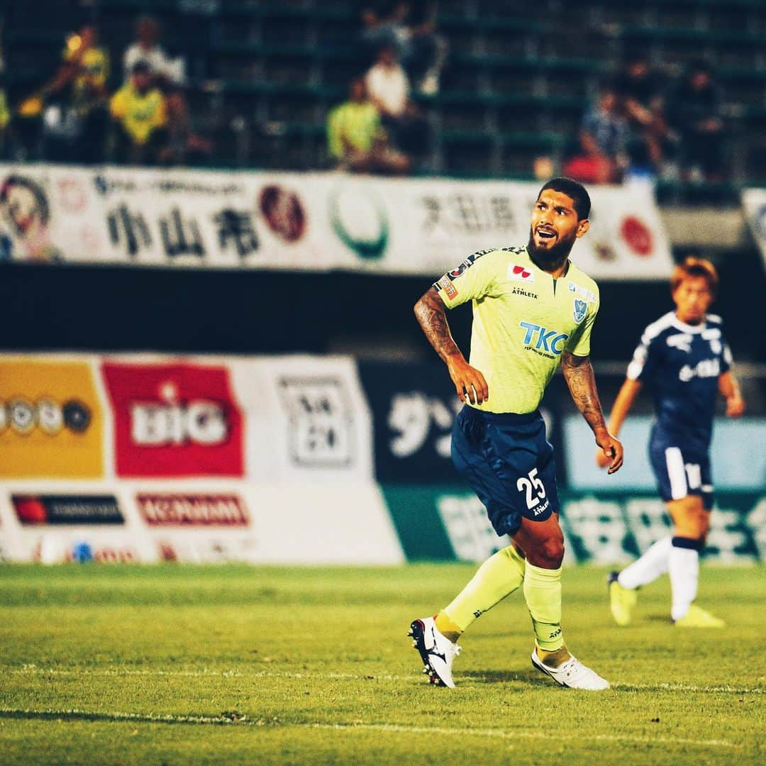 栃木SCさんのインスタグラム写真 - (栃木SCInstagram)「. 【 GAME PHOTO 📷】 . ▽HOME GAME  9/22 vs #鹿児島ユナイテッドFC ． ▽SCORE 栃木 3-1 鹿児島 . ▽SCORERS 5分 田代雅也(栃木) 14分 榊翔太(栃木) 51分 水本(鹿児島) 72分 大﨑淳矢(栃木) ． ▽STARTING LINEUP GK 50 #ユヒョン DF 27 #久富良輔 36 #乾大知 30 #田代雅也 MF 37 #浜下瑛 5 #ヘニキ 25 #ユウリ 45 #瀬川和樹 FW 16 #榊翔太 21 #大﨑淳矢 26 3枝村匠馬 . ▽SUBMEMBER GK 23 #川田修平 DF 18 #坂田良太 MF 24 #和田達也 6 #古波津辰希 10 #西谷和希 11 #平岡翼 FW 47 #キムヒョン ． ． 次節はアウェイゲーム。9/28(土)に #愛媛FC との対戦です。 KEEP MOVING FORWARD . #栃木SC #全員戦力 #鹿児島ユナイテッドFC #jleague #栃木対鹿児島 #Jリーグ #サッカー #宇都宮 #鹿児島 #J2 #photo ．」9月23日 2時11分 - tochigisc_official