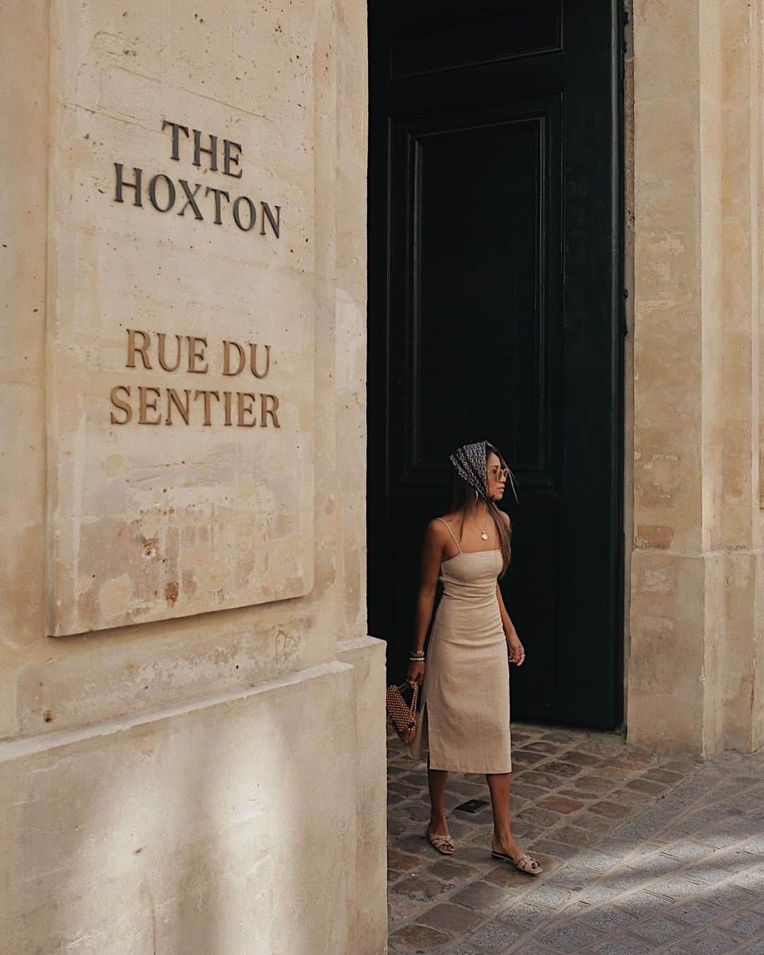 ジュリー・サリニャーナさんのインスタグラム写真 - (ジュリー・サリニャーナInstagram)「Walkin’ out of the cool @thehoxtonhotel & into summer weather in Paris! 💫 @rivieparis」9月23日 2時22分 - sincerelyjules