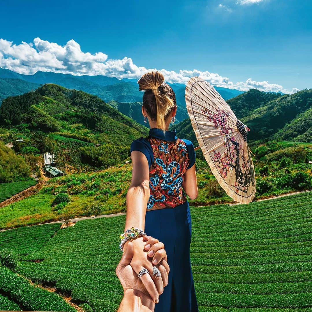 Murad Osmannさんのインスタグラム写真 - (Murad OsmannInstagram)「#followmeto Alishan Tea Terraces in Taiwan 🇹🇼. Anyone here is from amazing Taiwan 🇹🇼 ? Comment if you are a 🍵 tea lover or a ☕️ coffee maniac :)? Which side are you :)? With my @natalyosmann」9月23日 2時33分 - muradosmann