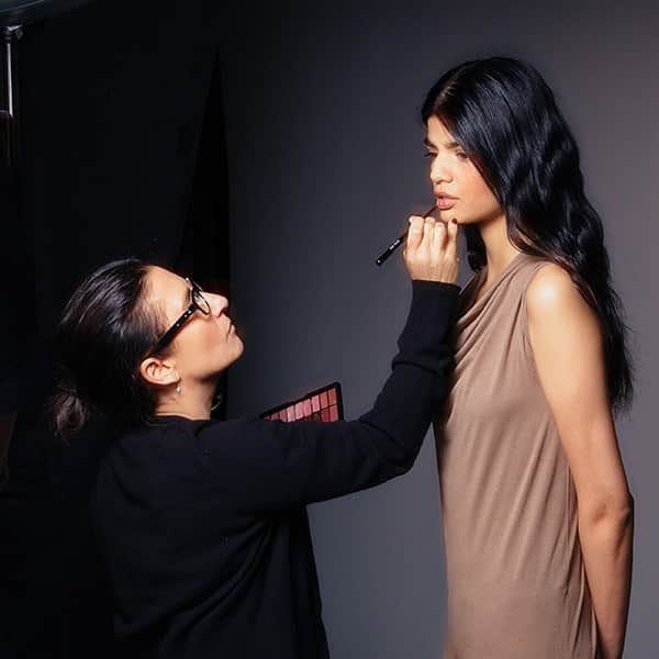 ボビー・ブラウンのインスタグラム：「Perhaps this is why my neck always hurts? @bhumika_arora04 @benritterphoto #longstoryshort」