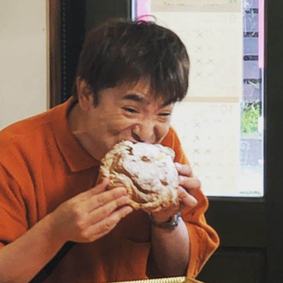 濱口優さんのインスタグラム写真 - (濱口優Instagram)「#夢 #デカイシュークリーム　に #かぶりつく #叶えたよー」9月23日 2時51分 - hamaguchi_masaru