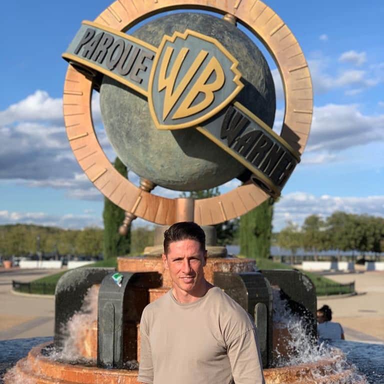 フェルナンド・トーレスのインスタグラム：「@parquewarner 🔝👌🏻」