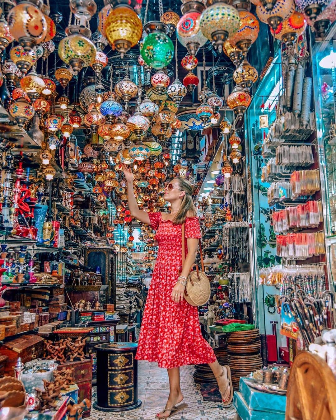 Izkizのインスタグラム：「Snapshots from amazing days spent exploring Bahrain with @tourismbahrain 🇧🇭 . 1: Colourful lanterns at Manama Souq where we dipped in and out of cute little shops that looked like something right out of Aladdins cave. 🔮 . 2: Exploring Bahrain Fort, built by the Portuguese in the 16th century, it is part of the Unesco World Heritage site believed to have been the capital of the ancient Dilmun Empire. 🏰 . 3: Relaxing by the infinity pool at @ritzcarltonbahrain 🏊🏻‍♀️ . 4: The Royal Camel Farm. Despite being called a farm, the camels are not bred for eating or production. The farm was created by the King of Bahrain, Sheik Mohammad, as a means of preserving camels in Bahrain. 🐪 . 5: Leisurely breakfast by the pool 🥐 . 6: Built in 1987 by the late Sheikh Isa ibn Salman Al Khalifa the Al Fateh Grand Mosque is the largest mosque in Bahrain &one of the largest in the world. It can hold up to 7000 worshippers at a time 🕌 . 7: The tree of life that has survived for hundreds of years with no obvious source of water. 🌳 . 8: Galloped down to the beach on a beautiful Arab horse called Pedro. 🐴」