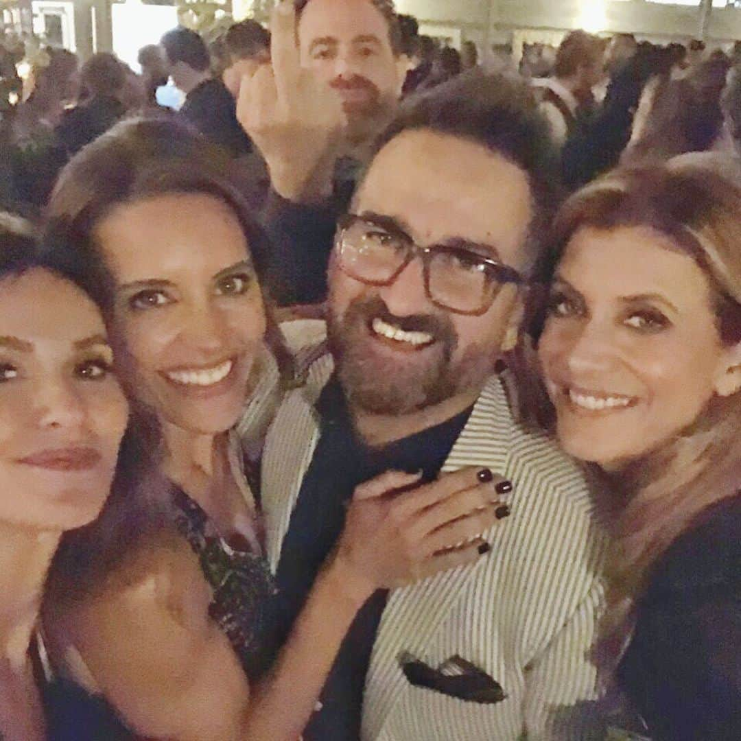 ケイト・ウォルシュさんのインスタグラム写真 - (ケイト・ウォルシュInstagram)「About last night #nightbefore @sergiowastaken my foxy date & my crew of lovebugs」9月23日 3時17分 - katewalsh