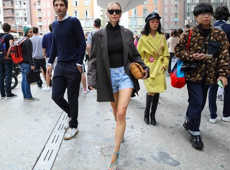 ペニーレ・タイスベックのインスタグラム：「Work it💥  Photo by @mrstreetpeeper @voguerunway」