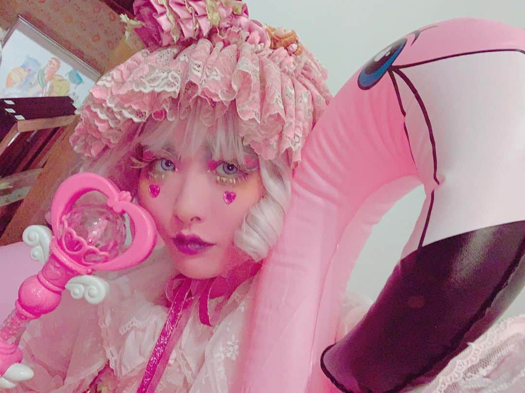 millnaさんのインスタグラム写真 - (millnaInstagram)「zidoriです . . #millnaPINKPINKrose #白塗り#shironuri#の#pink#のやつ #pinkhair#pinkdress#pinkface#pinkskin#pink#pink#pink #harajuku#harajukustyle#harajukufashion #harajuku #harajukugirl #harajukukei #harajukustreetstyle #jfashion #japanesefashion#tokyo#japan #kawaii #kawaiifashion #colorful #colorfulfashion#kawaiistyle #原宿」9月23日 3時23分 - mi_te_yo