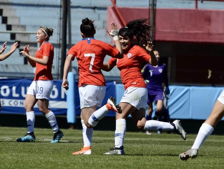 サッカーチリ代表チームさんのインスタグラム写真 - (サッカーチリ代表チームInstagram)「Lo dio vuelta Uruguay y se queda con el triunfo 🇺🇾 2-1 🇨🇱 Así termina la participación chilena en la Liga Sudamericana - Zona Sur」9月23日 3時24分 - laroja