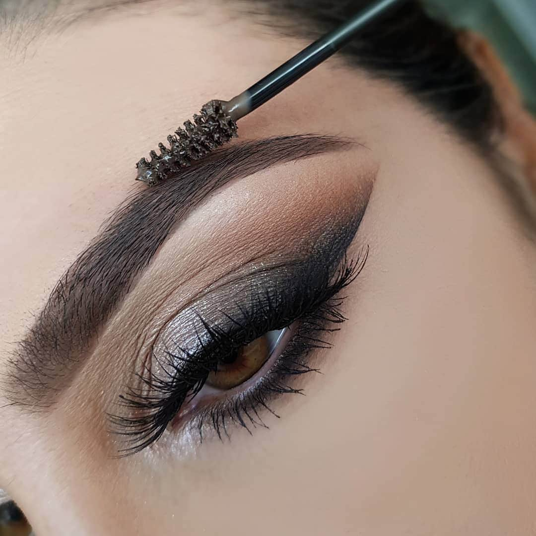 Anastasia Beverly Hillsさんのインスタグラム写真 - (Anastasia Beverly HillsInstagram)「Fastest brow filler, our Dipbrow Gel. @rania_bellamarie_mua is using shade Medium Brown to define her brows in an instant  #anastasiabrows」9月23日 3時32分 - anastasiabeverlyhills