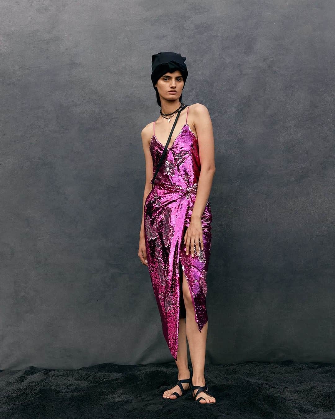 のインスタグラム：「#DerekLam #10Crosby #SS20 Collection -📷@msprouty Stylist @vittoriacerciello Hair: @robertodicuia Makeup: @deannamelluso  #hawaii #hawaiianstyle #nyfw #nyfwspring2020」