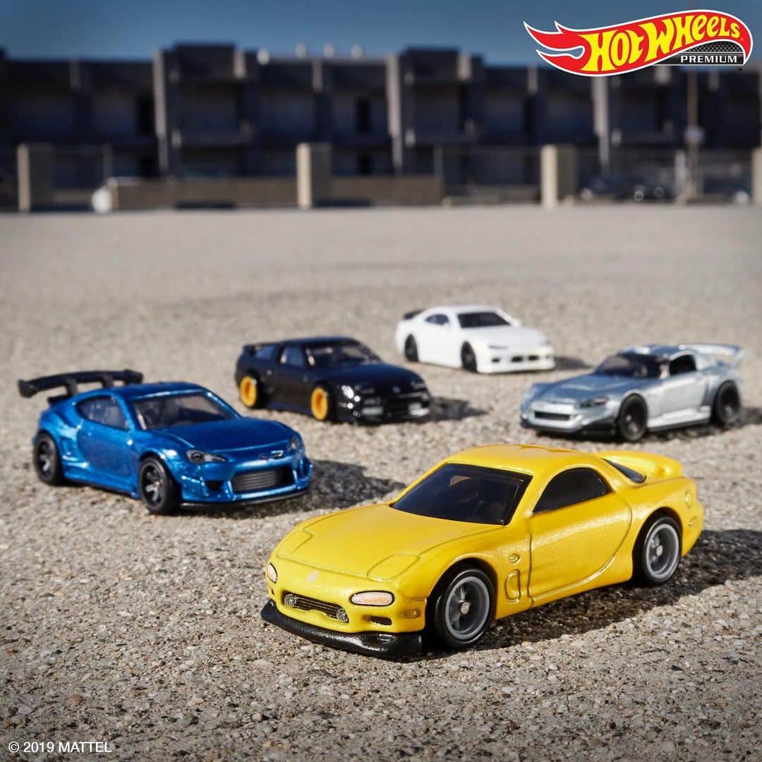 Hot Wheelsさんのインスタグラム写真 - (Hot WheelsInstagram)「Pull the handbrake and drift around the corner to get your hands on the Street Tuner collection. Which casting is your favorite? 🏎️💨 #HotWheels」9月23日 4時17分 - hotwheelsofficial
