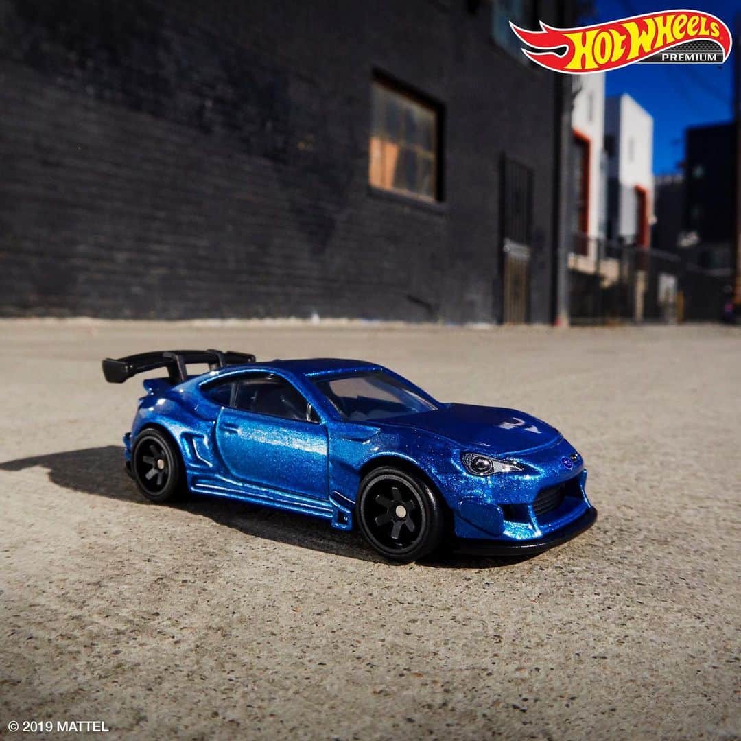 Hot Wheelsさんのインスタグラム写真 - (Hot WheelsInstagram)「Pull the handbrake and drift around the corner to get your hands on the Street Tuner collection. Which casting is your favorite? 🏎️💨 #HotWheels」9月23日 4時17分 - hotwheelsofficial