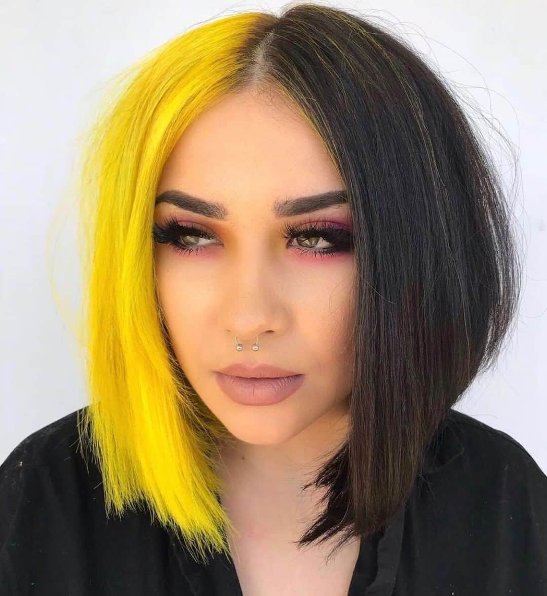 CosmoProf Beautyさんのインスタグラム写真 - (CosmoProf BeautyInstagram)「You know what it is...🖤💛⁣ ⁣ "From green to yellow real quick using @pravana which literally has the BEST yellow I’ve ever tried in my life! 🤤 So pigmented & leaves the hair super soft ! also thank GAWWWWD for @olaplex . It’s the only way to transition colors without compromising the integrity" 🙌🏻⁣ Hair by @beatdiva_⁣ ⁣ Wanna try Pravana? Save over 25% on the Pravana Trial Kit this month at #cosmoprofbeauty where you are #licensedtocreate⁣ ⁣ #repost #yellowhair #splithair #creativehair #pravanahaircolor #pravanaatcosmoprof #pravanavivids #vividhair」9月23日 4時40分 - cosmoprofbeauty