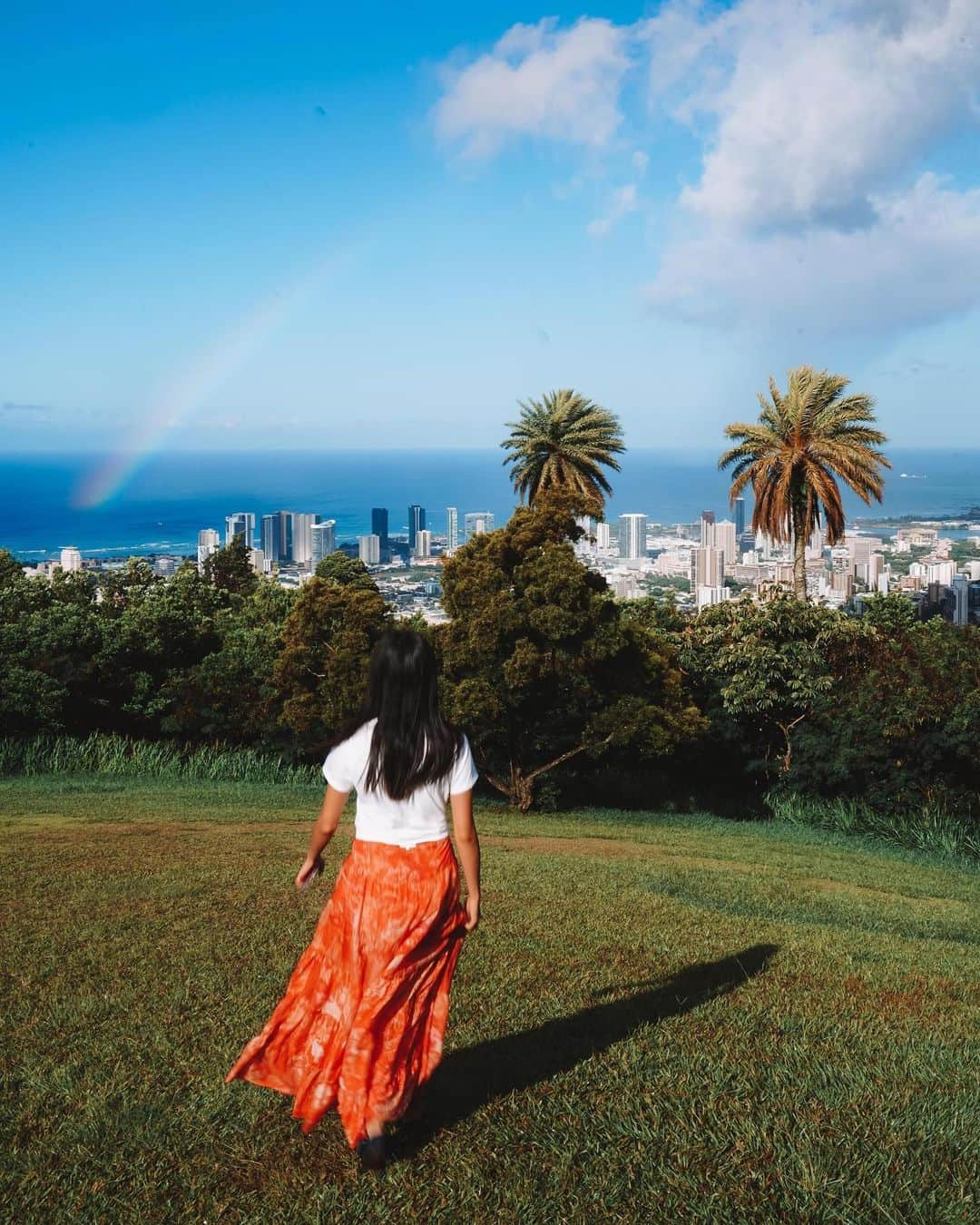 ハワイアン航空さんのインスタグラム写真 - (ハワイアン航空Instagram)「Anyone recognize the view? Hint: you can often spot rainbows over downtown Honolulu from this popular lookout spot. 🌈 . . . . #ExploreHawaii #GlimpseofHawaii #NakedHawaii #HawaiiUnchained #AlohaOutdoors #AdventureAwaits #VisitOahu #HawaiiNei」9月23日 5時34分 - hawaiianairlines