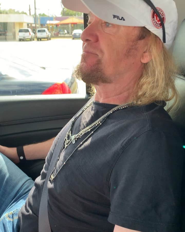 エイドリアン・スミスのインスタグラム：「On our way to #houston not El Paso! @ironmaiden @legacyofthebeasttour  #crossroadsguitarfestival #Dallas」