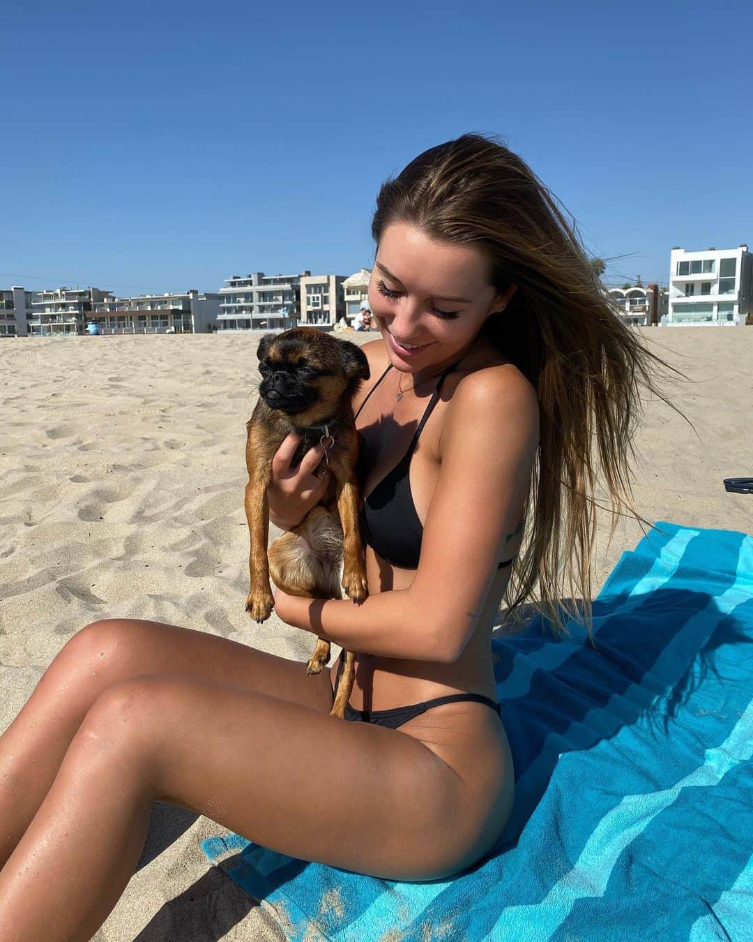 Nicky Gileさんのインスタグラム写真 - (Nicky GileInstagram)「just got the new iphone and i’m obsessed with taking pictures on it so enjoy some of these i took at the beach yesterday //bikini by @tigermist」9月23日 5時58分 - nickygile