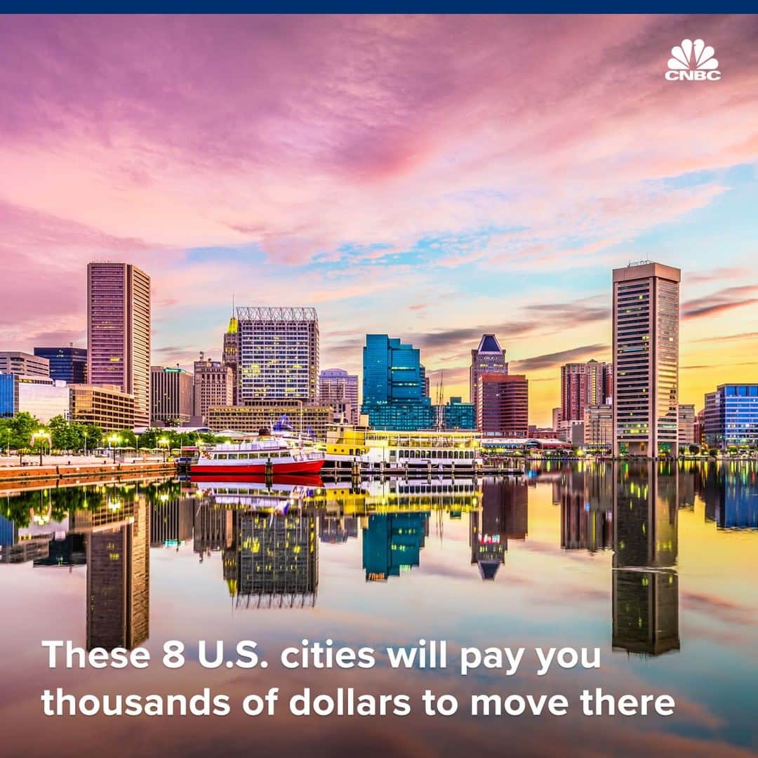 CNBCさんのインスタグラム写真 - (CNBCInstagram)「It pays to live in small cities.🌇 Literally.⁠ ⁠ As younger people flock to huge areas like San Francisco and New York, some smaller towns face dwindling populations and even labor shortages for certain sectors, like tech.⁠ ⁠ So those cities are doling out lucrative perks (we’re talking cash handouts, student loan repayments and housing incentives :eyes:) in order to stay competitive.⁠ ⁠ To see which places in the U.S. will literally pay you to move there, visit the link in bio. (With @CNBCMakeIt)」9月23日 6時16分 - cnbc