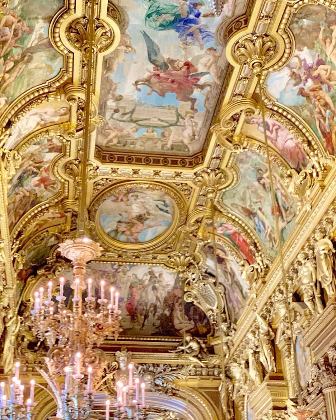 Laraさんのインスタグラム写真 - (LaraInstagram)「The Opéra de Paris is so dreamy and makes me want to do ballet lol . . オペラ座はどこもかしこも豪華✨」9月23日 6時20分 - fa_la_lara