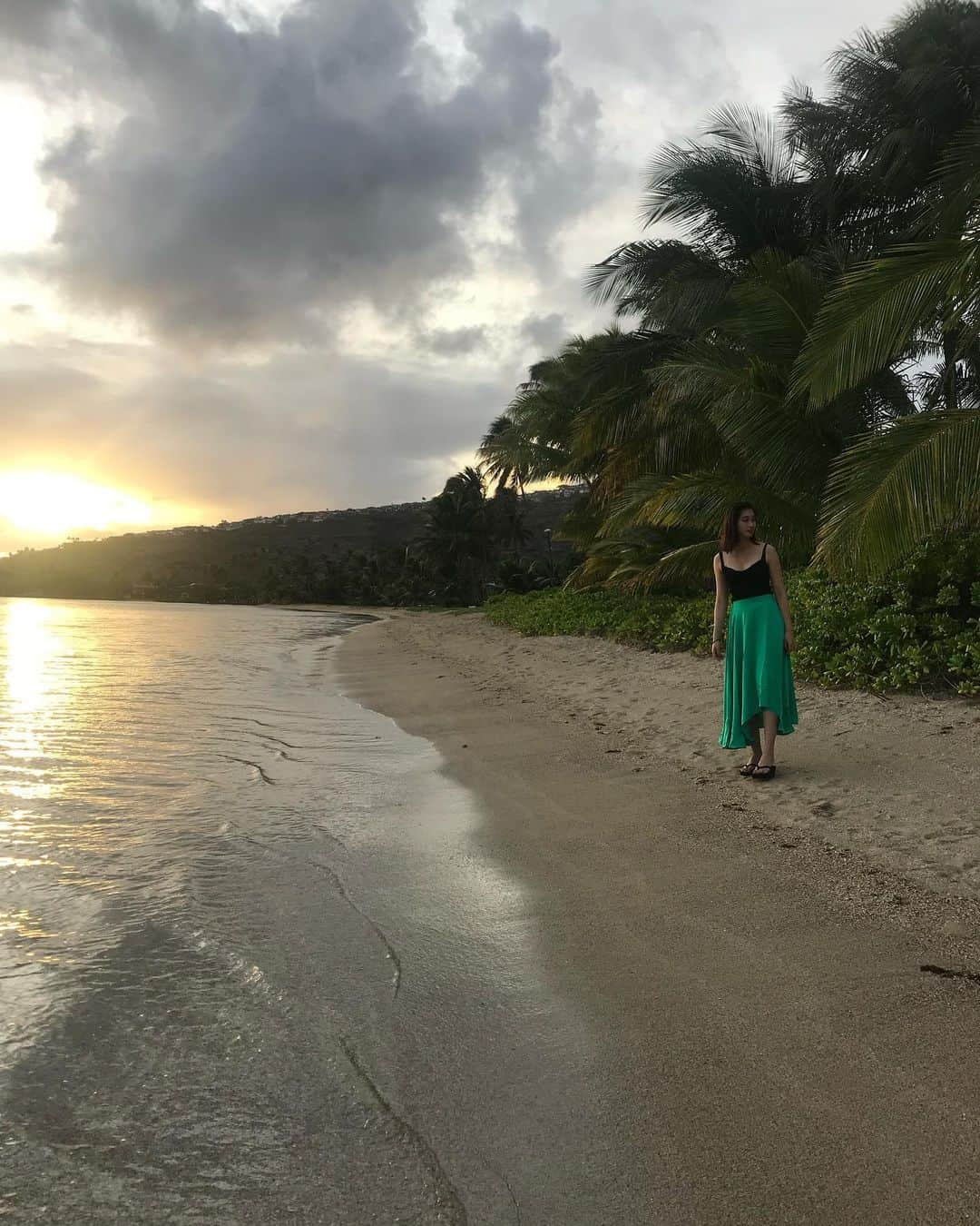 谷川りさこさんのインスタグラム写真 - (谷川りさこInstagram)「美しすぎるサンセット #paikobeach #hawaii #honolulu #sunsetbeach #sunset」9月23日 6時31分 - risakoko