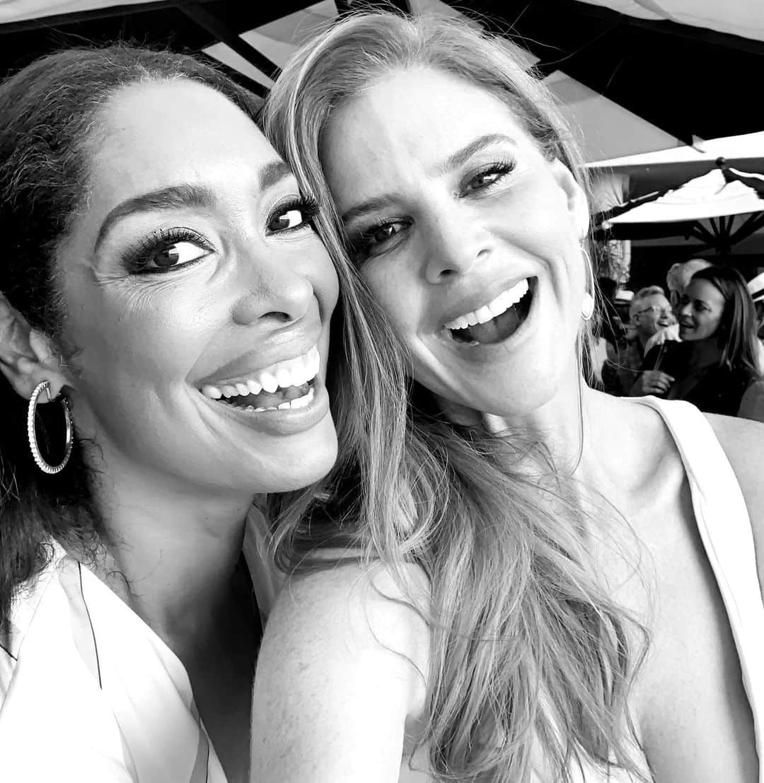 サラ・ラファティさんのインスタグラム写真 - (サラ・ラファティInstagram)「🎶 Reunited and it feels so...well...like this.  Love you @iamginatorres. ❤️」9月23日 6時40分 - iamsarahgrafferty