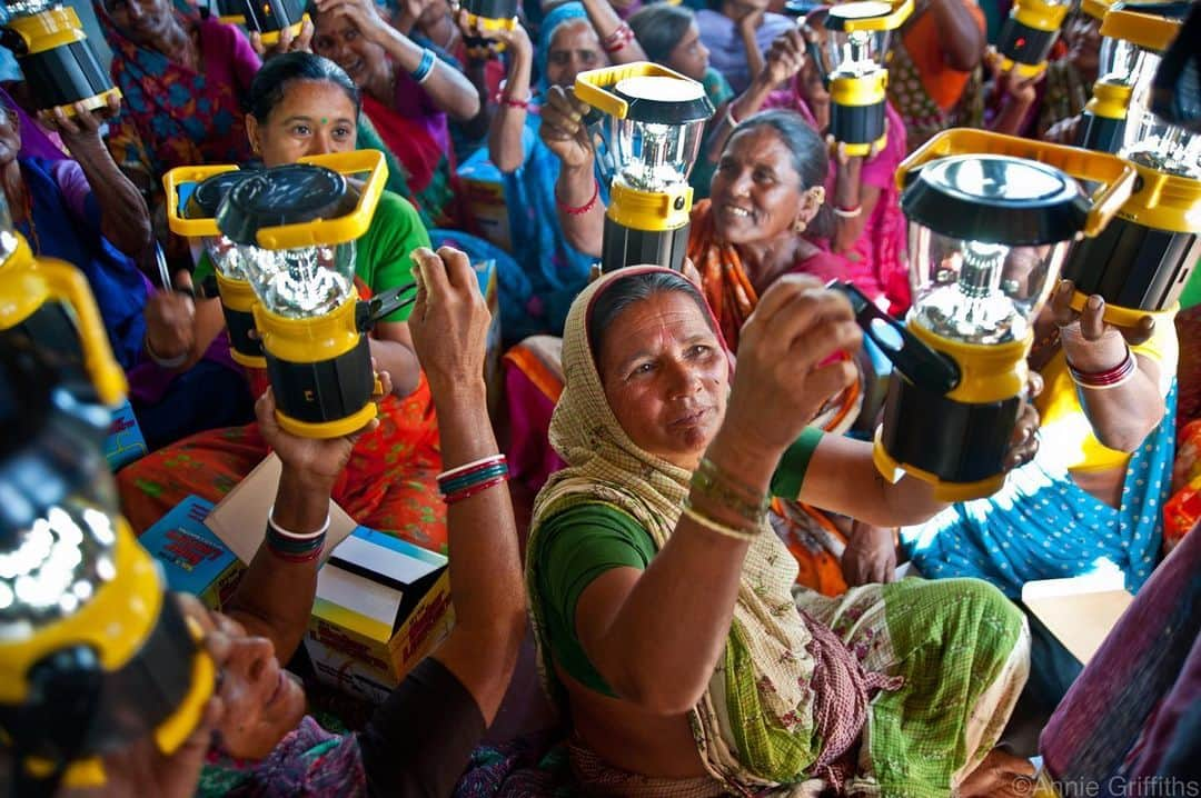 thephotosocietyさんのインスタグラム写真 - (thephotosocietyInstagram)「Photo by @anniegriffithsphotography for @rippleeffectimages. Women learn how to build and fix solar lanterns at a training program run by @rippleeffectimages aid beneficiary Self Employed Women’s Association (SEWA). Thanks to this skills training, their families and their neighbors will be able to continue their work into the night, children will be able to study past sundown, and all will be safe from the toxic fumes and hazards that kerosene lamps produce.  For more images of programs that lift up and empower women around the world, follow @anniegriffithsphotography and @rippleeffectimages  @photography.for.good @thephotosociety @lumix #SEWA #India #everydayindia #empowerwomen #womenhelpingwomen #womenentrepreneurs #globalgoals #solarpower #solar #energy #photojournalism #everydayindia #science #inspiration #entrepreneur #womenentrepreneur #womesnempowerment #womenempoweringwomen #rippleeffectimages #therippleeffect #rippleeffect #anniegriffiths #empoweringwomen #empowered」9月23日 6時45分 - thephotosociety